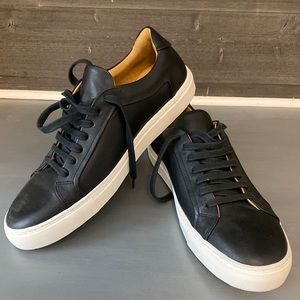 Mens casual black sneaker